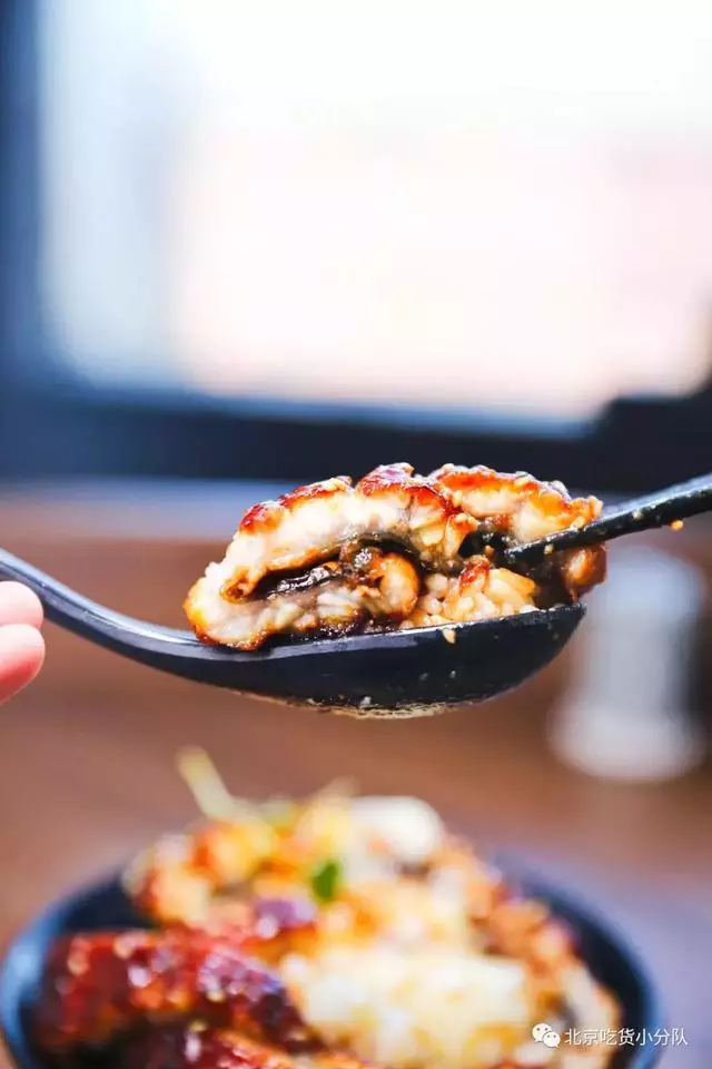 堆成山的火山丼飯來了,開在三里屯