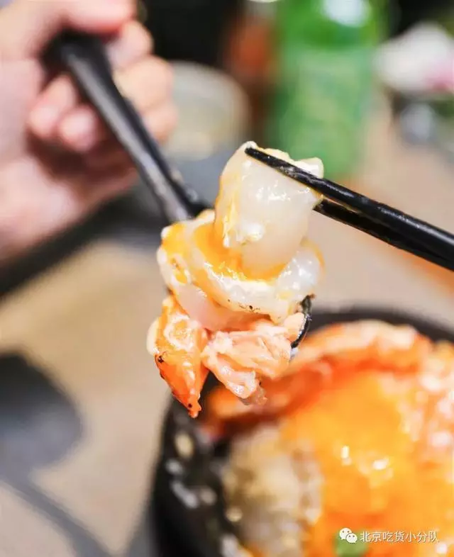 堆成山的火山丼飯來了,開在三里屯