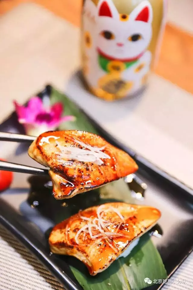堆成山的火山丼飯來了,開在三里屯