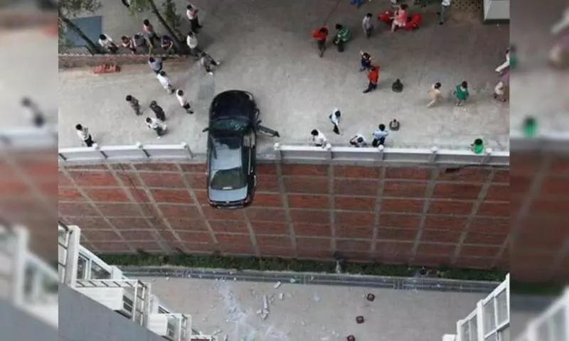 24 個最令人揪心的 生死一瞬間,看完讓人 直冒冷汗...