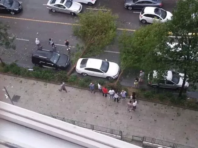 24 個最令人揪心的 生死一瞬間,看完讓人 直冒冷汗...