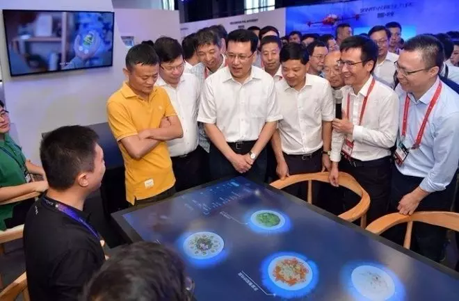 馬雲無人餐廳今天開業,沒有一個點菜員、收銀員,不用手機,不用錢包!