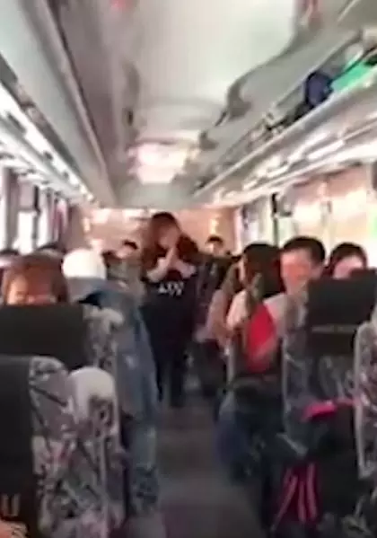 日本女子掀上衣告白「我超愛台灣」!她竟唱出台語歌「但幾哩勒」超標準!全場台灣人都嗨翻天!