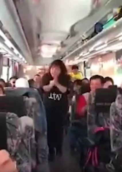 日本女子掀上衣告白「我超愛台灣」!她竟唱出台語歌「但幾哩勒」超標準!全場台灣人都嗨翻天!