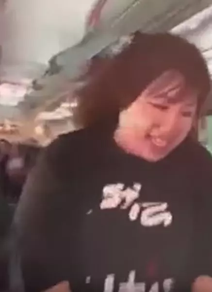 日本女子掀上衣告白「我超愛台灣」!她竟唱出台語歌「但幾哩勒」超標準!全場台灣人都嗨翻天!
