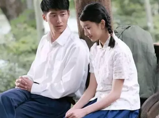 第一次去男友家,婆婆非要俺喝酒,假裝喝醉,聽到對話俺尖叫逃命