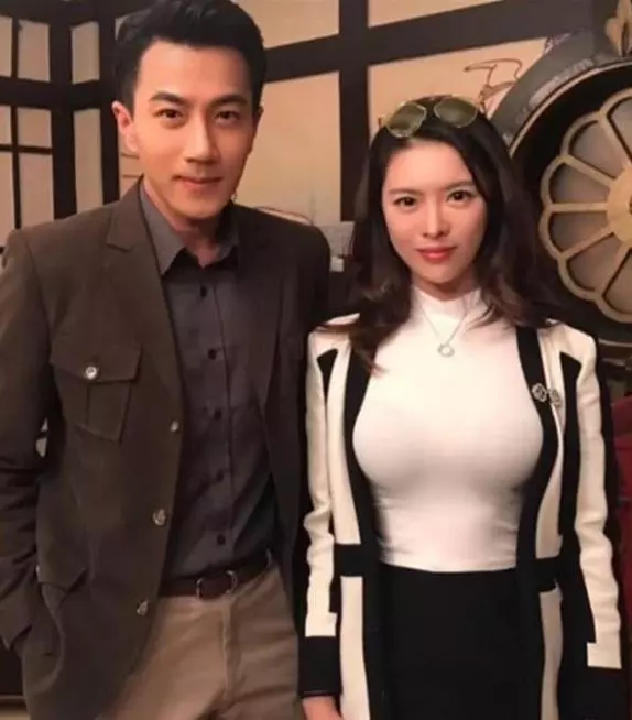 沉重的打擊!楊冪離婚後首次接受采訪「曝男方出軌」,被爆料辦完離婚手續後病倒!