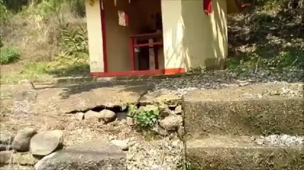 王爺繞境隊伍莫名被一股「神秘力量」拖著走,直到停在這間「陰廟」前才發現太恐怖!知道真相背後一陣涼意!