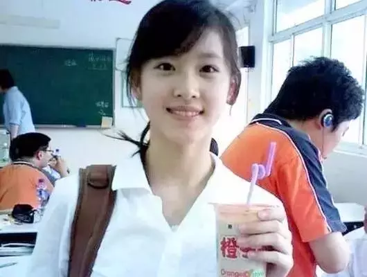 21歲年輕漂亮的她嫁給「大19歲總裁老公」!被嗆是「花瓶拜金女」!她真實身分曝光,酸民們全都馬上閉嘴!