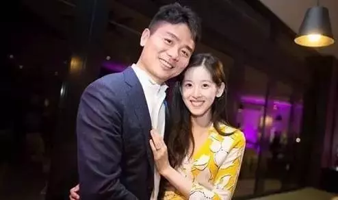 21歲年輕漂亮的她嫁給「大19歲總裁老公」!被嗆是「花瓶拜金女」!她真實身分曝光,酸民們全都馬上閉嘴!