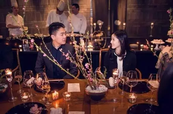 21歲年輕漂亮的她嫁給「大19歲總裁老公」!被嗆是「花瓶拜金女」!她真實身分曝光,酸民們全都馬上閉嘴!