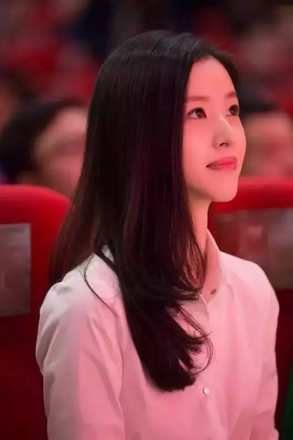 21歲年輕漂亮的她嫁給「大19歲總裁老公」!被嗆是「花瓶拜金女」!她真實身分曝光,酸民們全都馬上閉嘴!