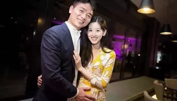 21歲年輕漂亮的她嫁給「大19歲總裁老公」!被嗆是「花瓶拜金女」!她真實身分曝光,酸民們全都馬上閉嘴!