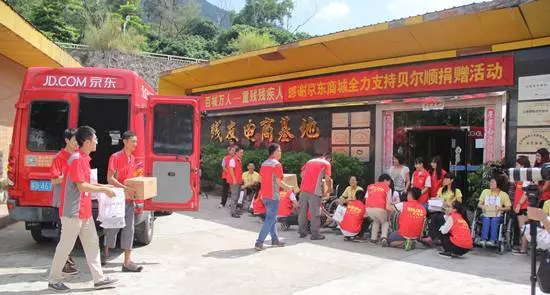 21歲年輕漂亮的她嫁給「大19歲總裁老公」!被嗆是「花瓶拜金女」!她真實身分曝光,酸民們全都馬上閉嘴!
