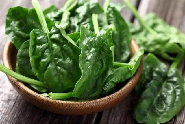 50歲後要多吃這4種【高鈣食物】,比鈣片好吸收,腿不疼膝蓋不痛了