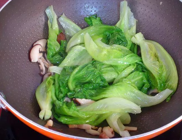 越吃眼睛越亮的一道菜,學生吃了,護眼明目,老人吃了,預防老花眼
