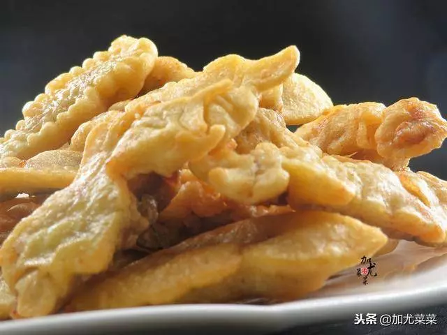 炸酥肉時,按照這個配方和訣竅,酥肉香脆不回軟,想吃自己在家做