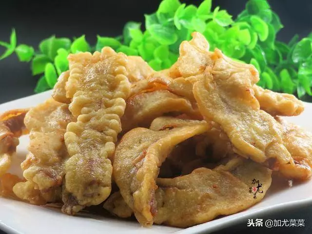 炸酥肉時,按照這個配方和訣竅,酥肉香脆不回軟,想吃自己在家做