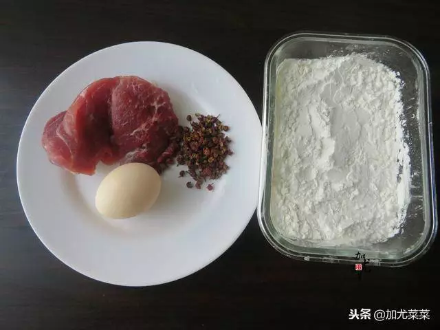 炸酥肉時,按照這個配方和訣竅,酥肉香脆不回軟,想吃自己在家做