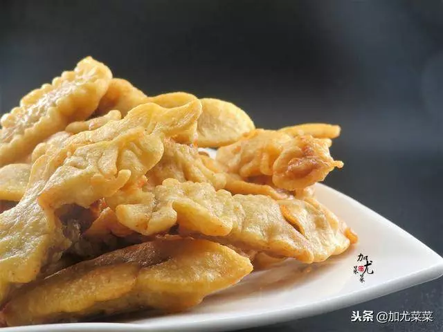 炸酥肉時,按照這個配方和訣竅,酥肉香脆不回軟,想吃自己在家做