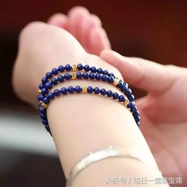 左手戴玉,右手戴銀?手鐲手串佩戴有講究,分左右手,納福避災!排胎毒、祛邪祟