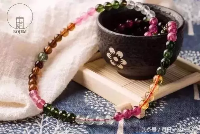 左手戴玉,右手戴銀?手鐲手串佩戴有講究,分左右手,納福避災!排胎毒、祛邪祟