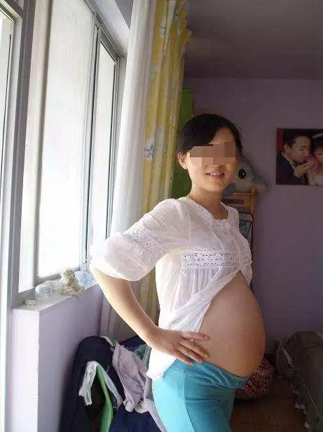 他聽見孕妻的肚子「傳來胎兒笑聲」嚇得兩眼發直!醫生一聽嚇壞:「胎兒可能不保了...」