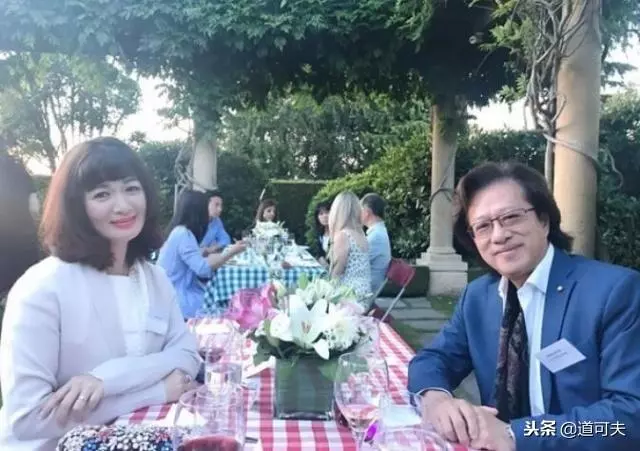 前夫病逝,二婚嫁大19歲百億富豪,42歲陳少霞懷三胎:是自然懷孕!