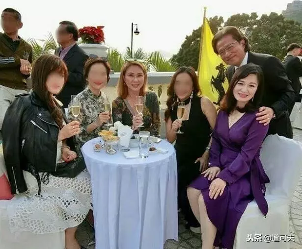 前夫病逝,二婚嫁大19歲百億富豪,42歲陳少霞懷三胎:是自然懷孕!