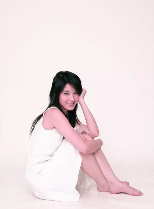 同樣是43歲,林心如皮膚鬆弛很顯老,而她保養得像個水靈的小姑娘!