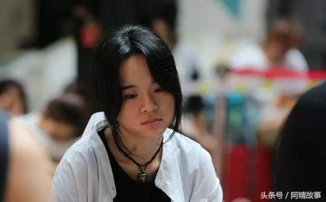 婆婆出院住到我家,外出買菜忘帶錢包回來拿,我扇老公一巴掌