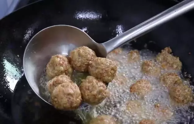 豆腐別再紅燒了,試試這種做法,一頓能吃個2斤,味道鮮美還簡單