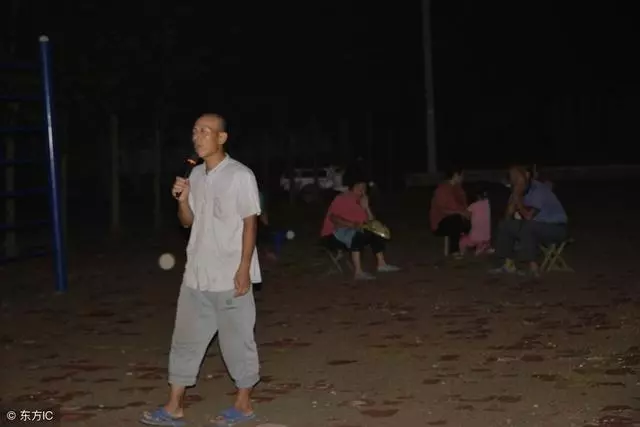 兩個兒子都有錢,老母親卻在窮女兒家養老,4個月後女兒恍然大悟 |