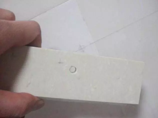 原來這樣給瓷磚打孔,絕對不爆裂!長知識了!怪不得我打的全裂開了!