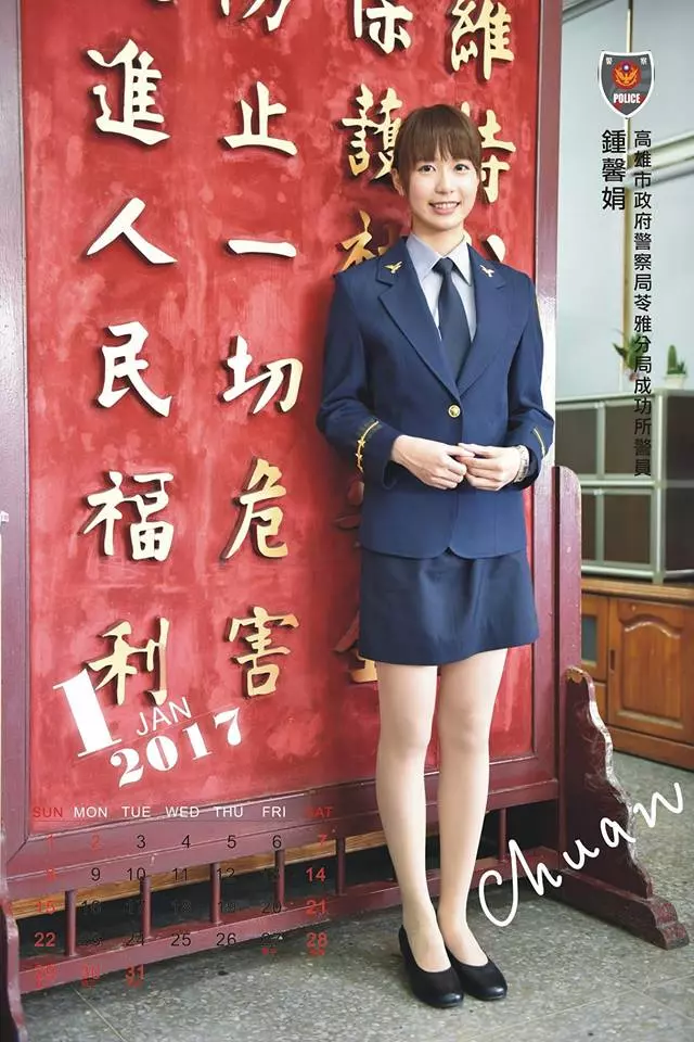 違規男「被甜美女警攔查」金句開撩:心在燃燒熄不了火! 女警笑開懷「本尊被神出」網友戀愛了❤