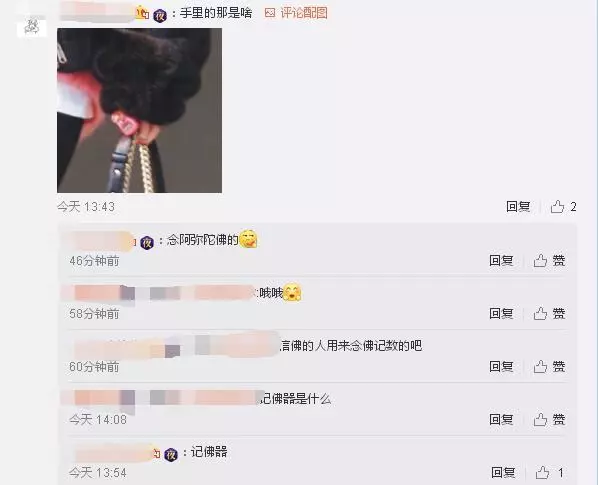 離婚後的楊冪低調現身機場,手裡捏了個小東西卻讓人擔心!