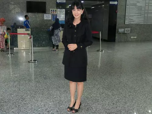 女子穿短群進吉隆坡市局被粗暴制止,「穿短裙不能進入!」