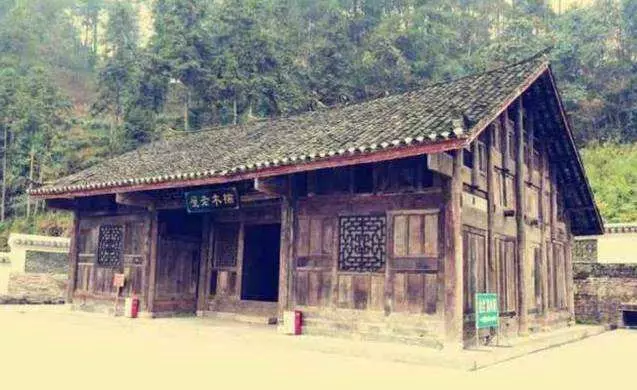 房屋拆遷給50萬,專家來後告訴老漢,你的房子 價值50個億!