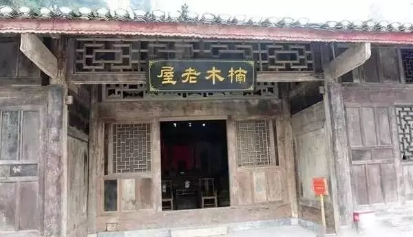 房屋拆遷給50萬,專家來後告訴老漢,你的房子 價值50個億!