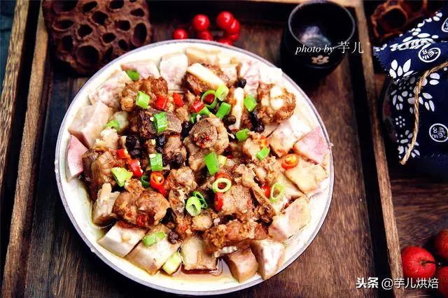 芋頭蒸排骨這麼做,麻辣鮮香,軟糯入味,全家都愛吃,秘訣很簡單