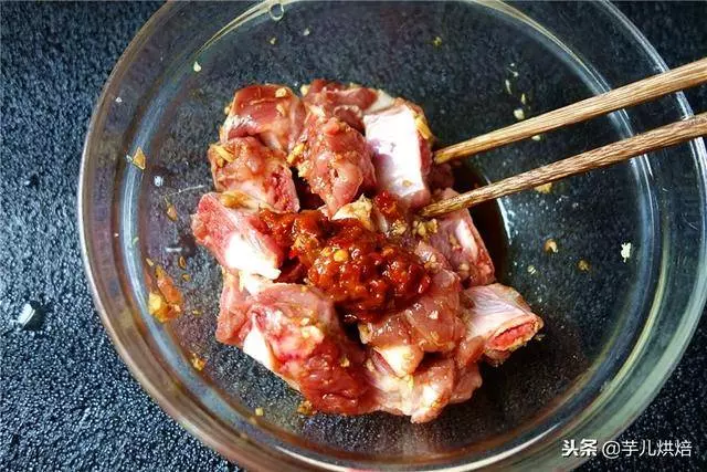 芋頭蒸排骨這麼做,麻辣鮮香,軟糯入味,全家都愛吃,秘訣很簡單