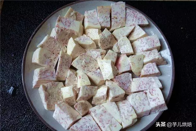 芋頭蒸排骨這麼做,麻辣鮮香,軟糯入味,全家都愛吃,秘訣很簡單