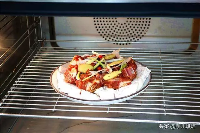 芋頭蒸排骨這麼做,麻辣鮮香,軟糯入味,全家都愛吃,秘訣很簡單