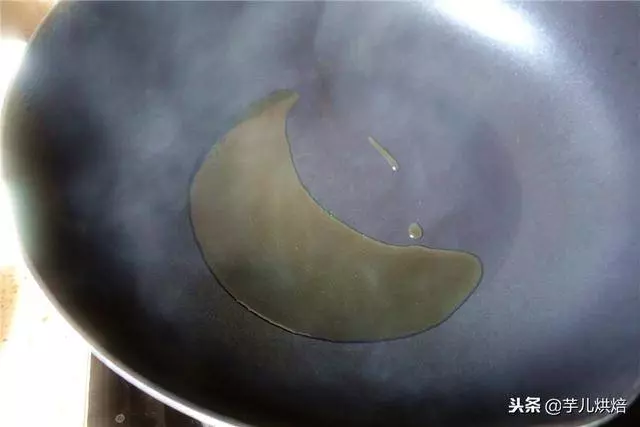 芋頭蒸排骨這麼做,麻辣鮮香,軟糯入味,全家都愛吃,秘訣很簡單