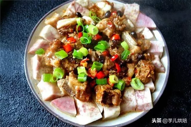 芋頭蒸排骨這麼做,麻辣鮮香,軟糯入味,全家都愛吃,秘訣很簡單