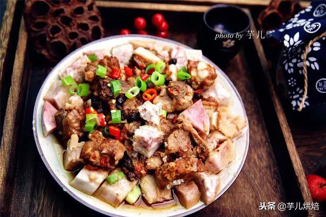 芋頭蒸排骨這麼做,麻辣鮮香,軟糯入味,全家都愛吃,秘訣很簡單