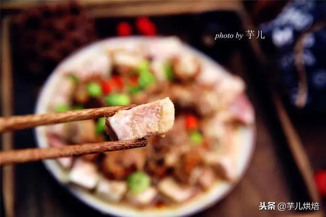 芋頭蒸排骨這麼做,麻辣鮮香,軟糯入味,全家都愛吃,秘訣很簡單