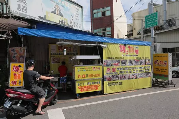 還記得棄6萬薪「跑去賣雞排」的博士生嗎?遭郭台銘痛罵一頓的他,現在過著這樣的生活!