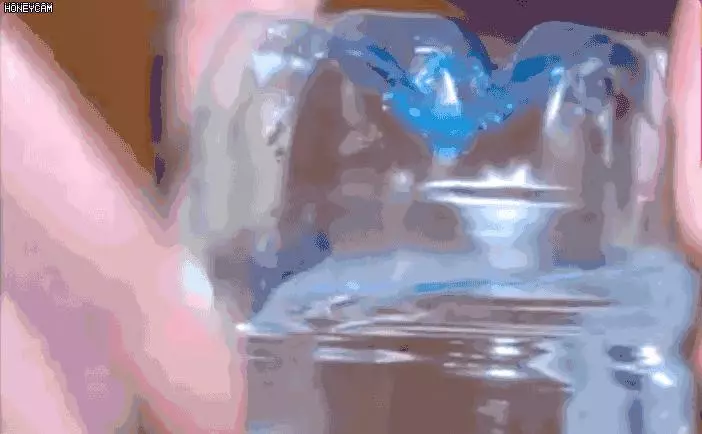 在馬桶水箱裡放上這一物,一年不用刷馬桶,還乾乾淨淨的