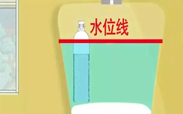 在馬桶水箱裡放上這一物,一年不用刷馬桶,還乾乾淨淨的